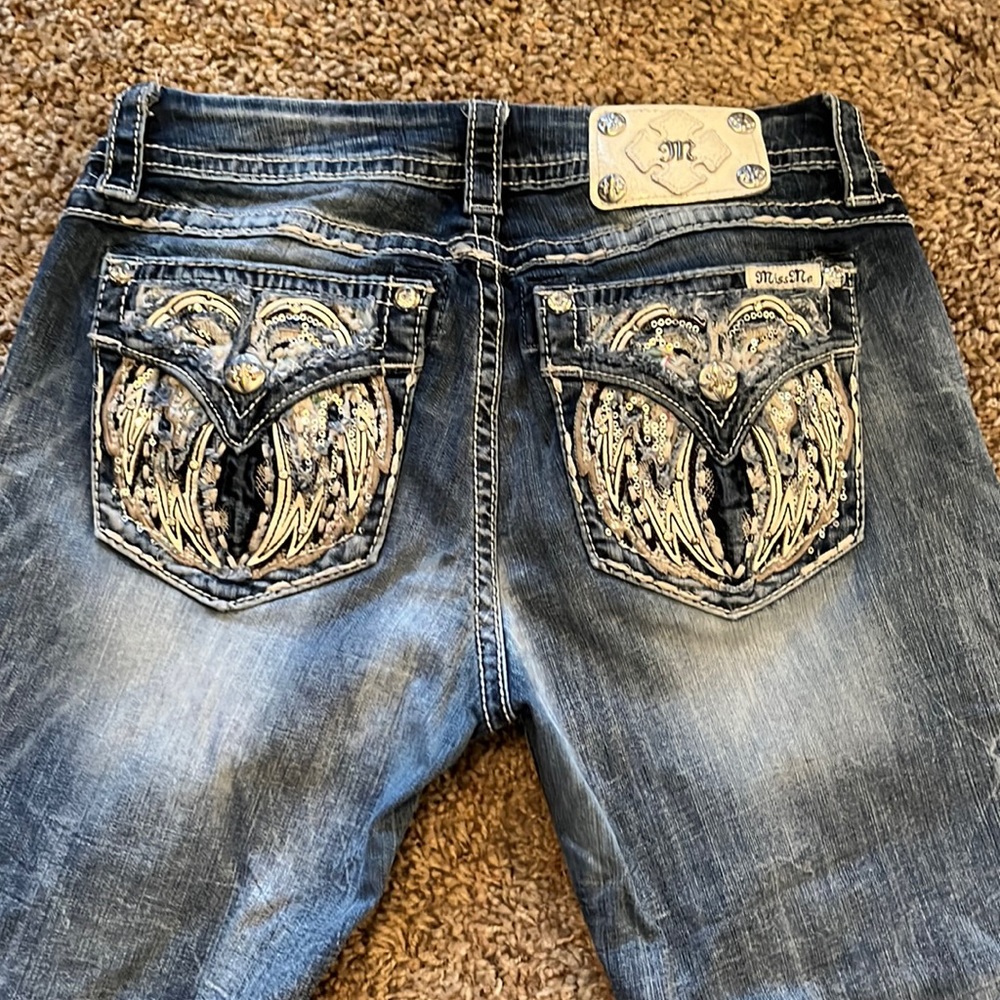 Miss me capris.  Size 28 mid rise, easy crop